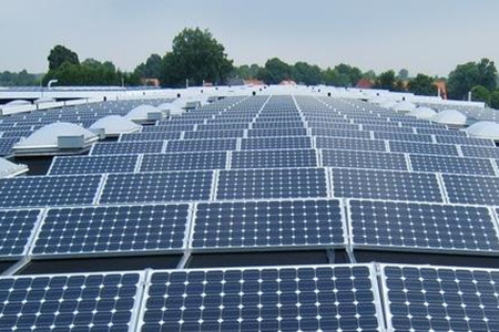 光伏發(fā)電板安裝費(fèi)一般是多少？幾萬(wàn)元到十幾萬(wàn)元！